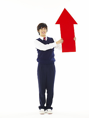 포토 JPG 스튜디오촬영 전신 학생 교육 남자 교복 화살표 남학생 청소년 고등학생 한명 서기 미소 웃음 누끼 사람 10대 스쿨라이프 한국인 발전 방향 상승 성적 남자만 남자한명만 십대만 십대남자만 십대남자한명만 국내포토 1 라이프스타일 옷 컨셉 학교 모션 실내 표정 동양인 파일형식