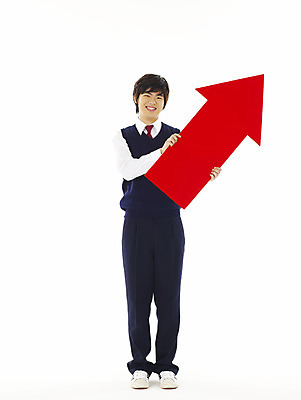 포토 JPG 스튜디오촬영 전신 학생 교육 남자 교복 화살표 남학생 청소년 고등학생 한명 서기 미소 웃음 누끼 사람 10대 스쿨라이프 한국인 발전 방향 상승 성적 남자만 남자한명만 십대만 십대남자만 십대남자한명만 국내포토 1 라이프스타일 옷 컨셉 학교 모션 실내 표정 동양인 파일형식