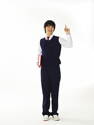 포토 JPG 스튜디오촬영 전신 학생 교육 남자 교복 남학생 청소년 고등학생 한명 서기 미소 웃음 누끼 사람 손짓 10대 책 스쿨라이프 믿음 한국인 자신감 교과서 참고서 남자만 남자한명만 십대만 십대남자만 십대남자한명만 국내포토 1 라이프스타일 옷 감정 학교 모션 교재 실내 표정 동양인 파일형식
