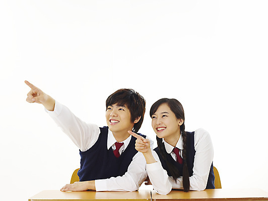 포토 JPG 스튜디오촬영 학생 여학생 여자 교육 남자 남학생 부분 청소년 고등학생 누끼 사람 손짓 상반신 두명 10대 친구 스쿨라이프 한국인 책상 십대만 국내포토 라이프스타일 가구 학교 관계 모션 실내 동양인 파일형식