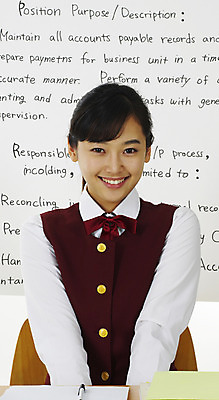 포토 JPG 스튜디오촬영 학생 영어 여학생 여자 교육 교복 부분 청소년 고등학생 영어교육 한명 사람 상반신 10대 스쿨라이프 한국인 책상 화이트보드 어학 여자만 여자한명만 십대만 십대여자만 십대여자한명만 국내포토 문자 1 라이프스타일 옷 가구 학교 실내 동양인 파일형식