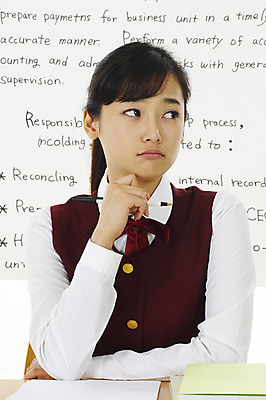 포토 JPG 스튜디오촬영 학생 영어 여학생 여자 교육 교복 부분 청소년 고등학생 영어교육 한명 사람 상반신 10대 볼펜 스쿨라이프 한국인 책상 화이트보드 어학 여자만 여자한명만 십대만 십대여자만 십대여자한명만 국내포토 문자 1 라이프스타일 옷 가구 학교 실내 동양인 펜 파일형식