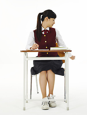 포토 JPG 스튜디오촬영 전신 학생 여학생 여자 교육 교복 청소년 고등학생 한명 사람 10대 스쿨라이프 한국인 책상 부정적 컨닝 여자만 여자한명만 십대만 십대여자만 십대여자한명만 국내포토 1 라이프스타일 옷 감정 가구 학교 실내 동양인 파일형식