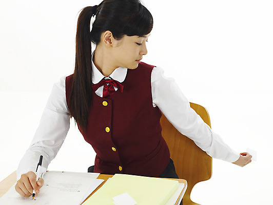 포토 JPG 스튜디오촬영 학생 여학생 여자 교육 교복 부분 청소년 고등학생 한명 사람 상반신 10대 스쿨라이프 한국인 책상 부정적 컨닝 여자만 여자한명만 십대만 십대여자만 십대여자한명만 국내포토 1 라이프스타일 옷 감정 가구 학교 실내 동양인 파일형식