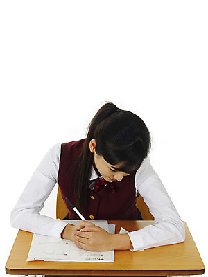 포토 JPG 스튜디오촬영 학생 여학생 여자 교육 교복 부분 청소년 고등학생 한명 누끼 사람 상반신 10대 스쿨라이프 한국인 책상 부정적 컨닝 여자만 여자한명만 십대만 십대여자만 십대여자한명만 국내포토 1 라이프스타일 옷 감정 가구 학교 실내 동양인 파일형식