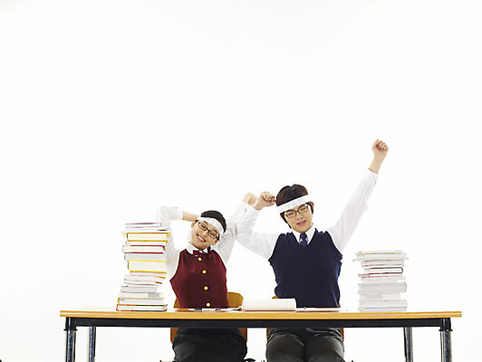 포토 JPG 스튜디오촬영 학생 여학생 여자 교육 남자 교복 남학생 부분 청소년 고등학생 사람 손짓 상반신 두명 10대 책 친구 스쿨라이프 한국인 머리띠 책상 기지개 열공 십대만 국내포토 라이프스타일 옷 가구 장신구 학교 관계 모션 실내 동양인 학습 파일형식