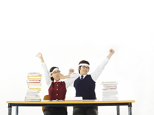 포토 JPG 스튜디오촬영 학생 여학생 여자 교육 남자 교복 남학생 부분 청소년 고등학생 사람 손짓 상반신 두명 10대 책 친구 스쿨라이프 한국인 머리띠 책상 기지개 하품 열공 십대만 국내포토 라이프스타일 옷 가구 장신구 학교 관계 모션 실내 동양인 학습 생리현상 파일형식