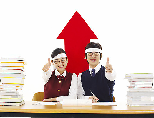 포토 JPG 스튜디오촬영 학생 여학생 여자 교육 남자 교복 화살표 남학생 부분 청소년 고등학생 사람 손짓 상반신 두명 10대 책 친구 스쿨라이프 한국인 엄지손가락 머리띠 최고 자신감 책상 상승 성적향상 열공 십대만 국내포토 라이프스타일 옷 감정 가구 컨셉 장신구 손가락 학교 관계 모션 실내 동양인 학습 파일형식