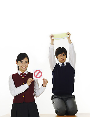 포토 JPG 스튜디오촬영 학생 여학생 여자 교육 남자 교복 남학생 부분 청소년 고등학생 누끼 사람 상반신 두명 10대 친구 스쿨라이프 한국인 금지 체벌 심볼 책상 십대만 국내포토 라이프스타일 옷 가구 학교 관계 실내 동양인 파일형식