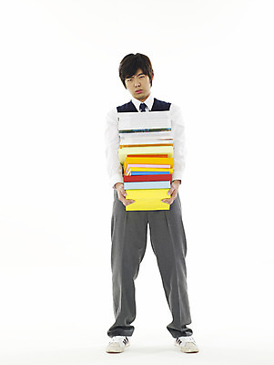 포토 JPG 스튜디오촬영 전신 학생 교육 남자 교복 남학생 청소년 고등학생 피곤 한명 누끼 사람 10대 책 스쿨라이프 한국인 열공 참고서 힘듦 남자만 남자한명만 십대만 십대남자만 십대남자한명만 국내포토 1 라이프스타일 옷 컨셉 학교 실내 동양인 학습 파일형식