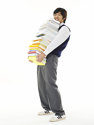 포토 JPG 스튜디오촬영 전신 학생 교육 남자 교복 남학생 청소년 고등학생 피곤 한명 누끼 사람 10대 책 스쿨라이프 한국인 열공 참고서 힘듦 남자만 남자한명만 십대만 십대남자만 십대남자한명만 국내포토 1 라이프스타일 옷 컨셉 학교 실내 동양인 학습 파일형식