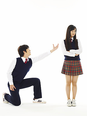 포토 JPG 스튜디오촬영 전신 학생 여학생 여자 교육 남자 교복 남학생 포즈 프로포즈 청소년 고등학생 사랑 누끼 사람 두명 10대 친구 한국인 표현 십대만 국내포토 옷 감정 관계 실내 동양인 파일형식