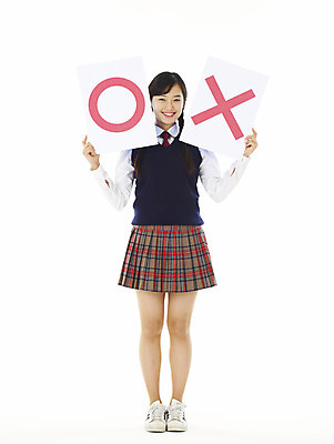 포토 JPG 스튜디오촬영 전신 학생 기호 여학생 여자 교육 교복 청소년 고등학생 한명 서기 미소 웃음 누끼 사람 10대 스쿨라이프 시험 한국인 X 문제 O 답안 정답 해답 여자만 여자한명만 십대만 십대여자만 십대여자한명만 국내포토 문자 1 라이프스타일 알파벳 옷 학교 모션 실내 표정 동양인 파일형식