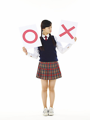 포토 JPG 스튜디오촬영 전신 학생 기호 여학생 여자 교육 교복 청소년 고등학생 한명 서기 미소 웃음 누끼 사람 10대 스쿨라이프 시험 한국인 X 문제 O 답안 정답 해답 여자만 여자한명만 십대만 십대여자만 십대여자한명만 국내포토 문자 1 라이프스타일 알파벳 옷 학교 모션 실내 표정 동양인 파일형식