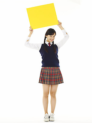 포토 JPG 스튜디오촬영 전신 학생 여학생 여자 교육 교복 청소년 고등학생 안내 알림판 한명 서기 미소 웃음 누끼 사람 10대 스쿨라이프 한국인 알림 여자만 여자한명만 십대만 십대여자만 십대여자한명만 소식_알림 국내포토 1 라이프스타일 옷 컨셉 학교 모션 실내 표정 동양인 파일형식