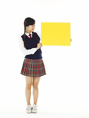 포토 JPG 스튜디오촬영 전신 학생 여학생 여자 교육 교복 청소년 고등학생 안내 알림판 한명 서기 미소 웃음 누끼 사람 10대 스쿨라이프 한국인 알림 여자만 여자한명만 십대만 십대여자만 십대여자한명만 소식_알림 국내포토 1 라이프스타일 옷 컨셉 학교 모션 실내 표정 동양인 파일형식