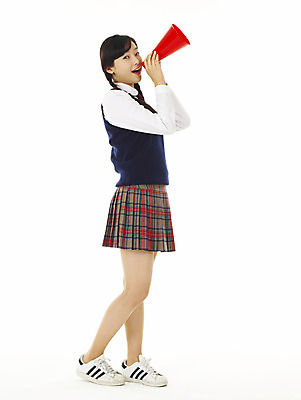 포토 JPG 스튜디오촬영 전신 학생 여학생 여자 교육 교복 청소년 고등학생 안내 한명 서기 누끼 사람 10대 스쿨라이프 확성기 한국인 알림 여자만 여자한명만 십대만 십대여자만 십대여자한명만 소식_알림 국내포토 1 라이프스타일 옷 컨셉 학교 모션 실내 동양인 파일형식