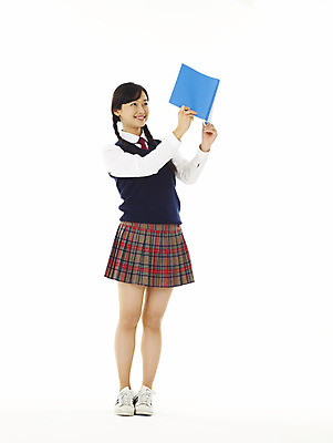 포토 JPG 스튜디오촬영 전신 학생 여학생 여자 교육 교복 청소년 고등학생 한명 서기 미소 웃음 누끼 사람 10대 간행물 책 스쿨라이프 공책 한국인 교과서 참고서 여자만 여자한명만 십대만 십대여자만 십대여자한명만 국내포토 1 라이프스타일 옷 학교 모션 문구용품 교재 실내 표정 동양인 파일형식