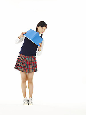 포토 JPG 스튜디오촬영 전신 학생 여학생 여자 교육 교복 청소년 고등학생 한명 서기 미소 웃음 누끼 사람 10대 간행물 책 스쿨라이프 공책 한국인 교과서 참고서 여자만 여자한명만 십대만 십대여자만 십대여자한명만 국내포토 1 라이프스타일 옷 학교 모션 문구용품 교재 실내 표정 동양인 파일형식
