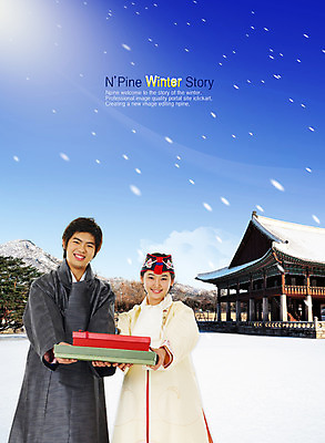 PSD 편집 편집이미지 전통 건축물 여자 명절 남자 설경 겨울 하늘 새해 선물 사람 야외 두명 설날 눈 한복 합성 새해선물 설선물 이미지편집 자연요소 한국전통 계절 기념일 건축 날씨 풍경 전통의상 파일형식 명절선물