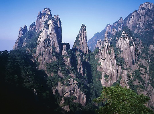 포토 JPG 주간 나무 해외풍경 해외 계절 아시아 외국문화 하늘 산 중국문화 풍경 사람없음 야외 가로 여름 관광지 중국 절벽 국내포토 자연요소 식물 동양문화 나라 문화 여행 파일형식