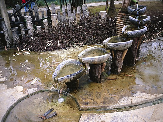 포토 JPG 주간 해외풍경 해외 아시아 외국문화 중국문화 풍경 사람없음 야외 가로 관광지 중국 분수대 물길 국내포토 자연요소 동양문화 나라 문화 길 여행 파일형식