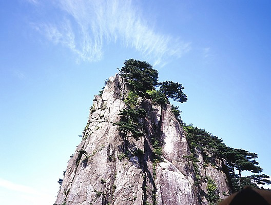 포토 JPG 주간 나무 구름 해외풍경 해외 계절 아시아 외국문화 하늘 산 중국문화 풍경 사람없음 야외 가로 여름 관광지 중국 절벽 돌_바위 바위 국내포토 자연요소 식물 동양문화 나라 문화 여행 파일형식