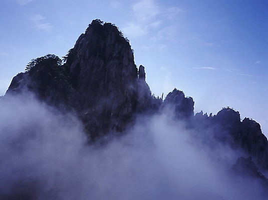 포토 JPG 주간 구름 해외풍경 해외 아시아 외국문화 하늘 산 중국문화 풍경 사람없음 야외 가로 관광지 중국 절벽 안개 운해 국내포토 자연요소 동양문화 나라 문화 여행 날씨 파일형식 구름_자연