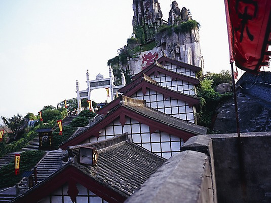 포토 JPG 나무 해외풍경 해외 시설물 건축 아시아 외국문화 고건축 2 해외건축 중국문화 풍경 건물 관광지 계단 중국 동양건축 돌_바위 바위 깃발 중국건축 송성 항주 국내포토 식물 동양문화 건축물 나라 문화 여행 파일형식 동양