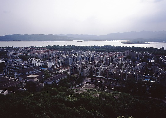 포토 JPG 주간 나무 해외풍경 해외 시설물 현대건축 건축 아시아 외국문화 해외건축 산 중국문화 아파트 풍경 사람없음 야외 건물 가로 관광지 강 중국 도시 항주 국내포토 자연요소 식물 동양문화 건축물 나라 문화 여행 주택 파일형식