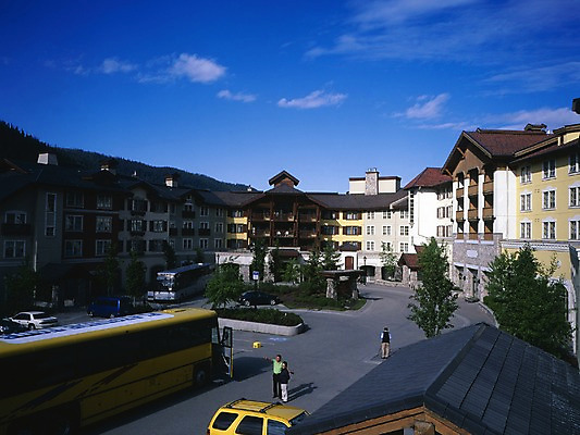 포토 JPG 주간 해외풍경 시설물 현대건축 건축 육상교통 외국문화 교통 캐나다 북아메리카 자동차 자연 호텔 버스 풍경 야외 건물 관광지 숙박업 국내포토 자연요소 해외 건축물 산업 문화 교통수단 여행 숙소 대중교통 아메리카 생태계 파일형식