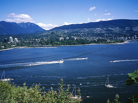 포토 JPG 주간 나무 구름 해외풍경 바다 외국문화 교통 수상교통 캐나다 북아메리카 요트 자연 하늘 산 풍경 사람없음 야외 건물 관광지 도시 벤쿠버 선박 국내포토 자연요소 식물 해외 건축물 문화 교통수단 여행 배_교통 아메리카 생태계 파일형식