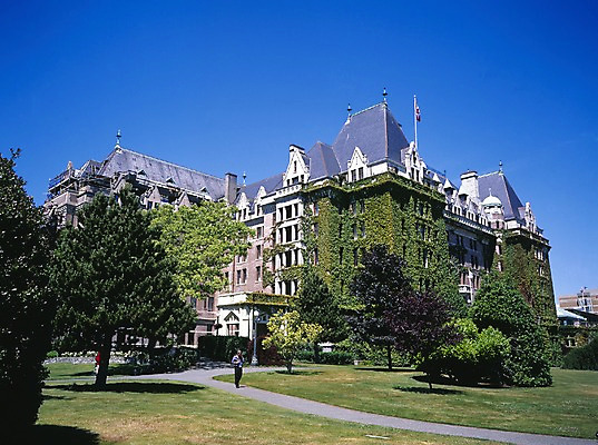 포토 JPG 주간 나무 해외풍경 시설물 공공시설 현대건축 건축 길 외국문화 캐나다 북아메리카 자연 풍경 잔디 사람없음 야외 건물 관광지 관공서 공공기관 벤쿠버 빅토리아섬 국내포토 자연요소 식물 해외 건축물 문화 섬 여행 아메리카 시설 생태계 파일형식