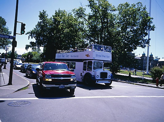 포토 JPG 주간 나무 식물 해외풍경 도로 육상교통 외국문화 교통 캐나다 북아메리카 자동차 자연 거리 풍경 사람없음 야외 건물 관광지 도시 신호등 벤쿠버 빅토리아시가 국내포토 자연요소 해외 건축물 문화 길 교통수단 여행 교통시설 아메리카 생태계 파일형식