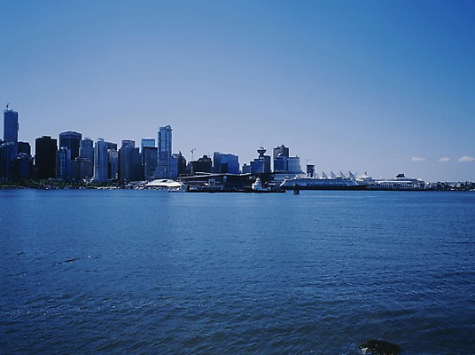 포토 JPG 주간 해외풍경 시설물 현대건축 건축 바다 외국문화 캐나다 북아메리카 자연 하늘 풍경 빌딩 사람없음 야외 건물 관광지 항구 도시 벤쿠버 벤쿠버항 선박 상업시설 국내포토 자연요소 해외 건축물 문화 여행 수상교통 교통시설 아메리카 시설 생태계 상업 파일형식