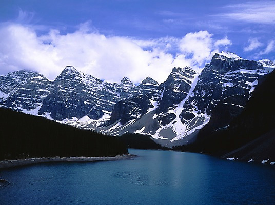 포토 JPG 주간 나무 구름 해외풍경 호수 외국문화 캐나다 북아메리카 겨울 자연 하늘 산 풍경 사람없음 야외 관광지 눈 밴프 페이토호수 국내포토 자연요소 식물 해외 계절 문화 여행 날씨 아메리카 생태계 파일형식