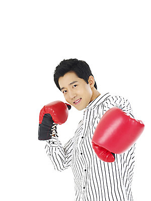 포토 스튜디오촬영 직업 학생 남자 대학생 포즈 실내 한명 미소 웃음 누끼 사람 상반신 20대 성인 청춘 캠퍼스라이프 경쟁 권투 글러브 권투글러브 남자만 남자한명만 성인남자만 청년만 청년남자만 청년남자한명만 성인한명만 성인남자한명만 성인만 국내포토 펀칭기 1 라이프스타일 스포츠용품 장갑 컨셉 표정 청년 내부 사무용품 격투기 파일형식
