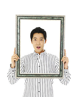 포토 스튜디오촬영 직업 학생 남자 대학생 액자 프레임 실내 액자틀 틀 한명 누끼 사람 상반신 20대 성인 청춘 캠퍼스라이프 놀람 남자만 남자한명만 성인남자만 청년만 청년남자만 청년남자한명만 성인한명만 성인남자한명만 성인만 국내포토 1 라이프스타일 감정 컨셉 표정 청년 내부 파일형식