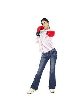 포토 스튜디오촬영 전신 직업 학생 여자 대학생 포즈 실내 한명 서기 미소 웃음 누끼 사람 20대 성인 청춘 캠퍼스라이프 경쟁 권투 글러브 권투글러브 펀치 여자만 여자한명만 성인여자만 청년만 청년여자만 성인한명만 청년여자한명만 성인여자한명만 성인만 국내포토 1 라이프스타일 스포츠용품 장갑 컨셉 모션 표정 청년 내부 격투기 파일형식