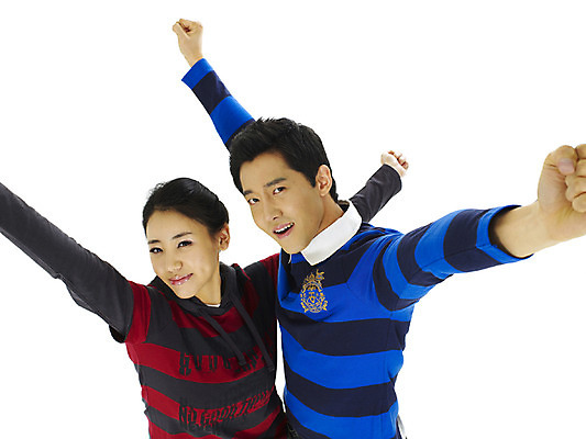 포토 스튜디오촬영 직업 학생 커플 여자 남자 대학생 실내 미소 웃음 사람 상반신 20대 성인 두명 청춘 캠퍼스라이프 주먹 만세 청년만 성인만 국내포토 라이프스타일 컨셉 관계 모션 표정 청년 내부 파일형식