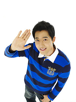 포토 스튜디오촬영 직업 학생 남자 대학생 실내 한명 미소 웃음 누끼 사람 손짓 상반신 20대 성인 청춘 캠퍼스라이프 기쁨 남자만 남자한명만 성인남자만 청년만 청년남자만 청년남자한명만 성인한명만 성인남자한명만 성인만 국내포토 1 라이프스타일 감정 컨셉 모션 표정 청년 내부 파일형식