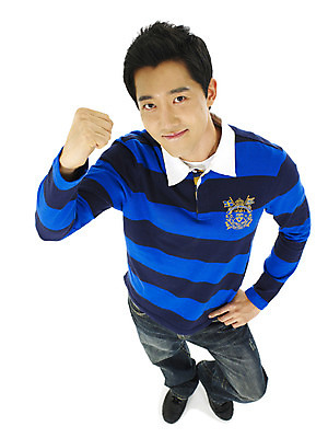 포토 스튜디오촬영 전신 직업 학생 남자 대학생 실내 한명 서기 미소 누끼 사람 손짓 20대 성인 청춘 캠퍼스라이프 파이팅 주먹 결심 남자만 남자한명만 성인남자만 청년만 청년남자만 청년남자한명만 성인한명만 성인남자한명만 성인만 국내포토 1 라이프스타일 컨셉 모션 표정 청년 내부 파일형식