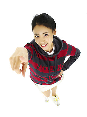 포토 JPG 스튜디오촬영 전신 직업 학생 여자 대학생 실내 한명 서기 미소 웃음 누끼 사람 손짓 20대 성인 청춘 캠퍼스라이프 기쁨 가리킴 여자만 여자한명만 성인여자만 청년만 청년여자만 성인한명만 청년여자한명만 성인여자한명만 성인만 국내포토 1 라이프스타일 감정 컨셉 모션 표정 청년 내부 파일형식