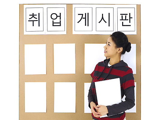 포토 JPG 스튜디오촬영 직업 학생 여자 종이 대학생 알림판 실내 한명 사람 상반신 20대 성인 청춘 캠퍼스라이프 문서 여자만 여자한명만 성인여자만 청년만 청년여자만 성인한명만 청년여자한명만 성인여자한명만 성인만 국내포토 1 라이프스타일 컨셉 청년 내부 파일형식