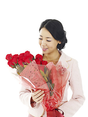 포토 JPG 스튜디오촬영 여자 꽃 행복 꽃다발 프로포즈 실내 사랑 한명 미소 웃음 누끼 사람 이벤트 상반신 20대 성인 장미 표현 여자만 여자한명만 성인여자만 청년만 청년여자만 성인한명만 청년여자한명만 성인여자한명만 성인만 국내포토 식물 1 감정 표정 청년 내부 파일형식