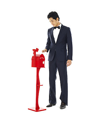 포토 JPG 전신 커플 남자 한명 서기 누끼 사람 이벤트 20대 성인 우체통 편지 알림 남자만 남자한명만 성인남자만 청년만 청년남자만 청년남자한명만 성인한명만 성인남자한명만 성인만 소식_알림 국내포토 1 컨셉 관계 모션 청년 파일형식