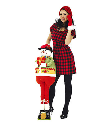 포토 JPG 전신 여자 기념일 행복 인형 크리스마스 눈사람 선물 한명 서기 미소 웃음 누끼 사람 손짓 이벤트 20대 성인 선물상자 산타장갑 여자만 여자한명만 성인여자만 청년만 청년여자만 성인한명만 청년여자한명만 성인여자한명만 성인만 손모아장갑 국내포토 1 감정 장갑 모션 표정 청년 상자 파일형식