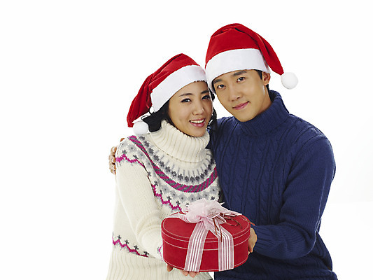 포토 JPG 모자 커플 여자 기념일 남자 행복 크리스마스 산타모자 선물 미소 웃음 누끼 사람 이벤트 상반신 20대 성인 두명 선물상자 청춘 청년만 성인만 국내포토 모자_잡화 잡화 감정 컨셉 관계 표정 청년 상자 파일형식