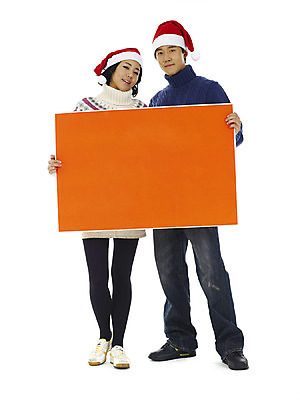 포토 JPG 전신 모자 커플 여자 기념일 남자 행복 크리스마스 산타모자 안내 알림판 서기 미소 웃음 누끼 사람 이벤트 20대 성인 두명 청춘 알림 청년만 성인만 국내포토 모자_잡화 잡화 감정 컨셉 관계 모션 표정 청년 파일형식