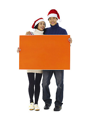 포토 JPG 전신 모자 커플 여자 기념일 남자 행복 크리스마스 산타모자 안내 알림판 서기 미소 웃음 누끼 사람 이벤트 20대 성인 두명 청춘 알림 청년만 성인만 국내포토 모자_잡화 잡화 감정 컨셉 관계 모션 표정 청년 파일형식